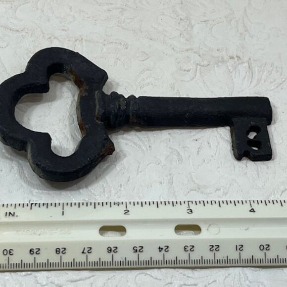VTG Cast Iron Hanging Skeleton Key Wall Accent Decor Rustic 4.5"x2.5" - Picture 11 of 12